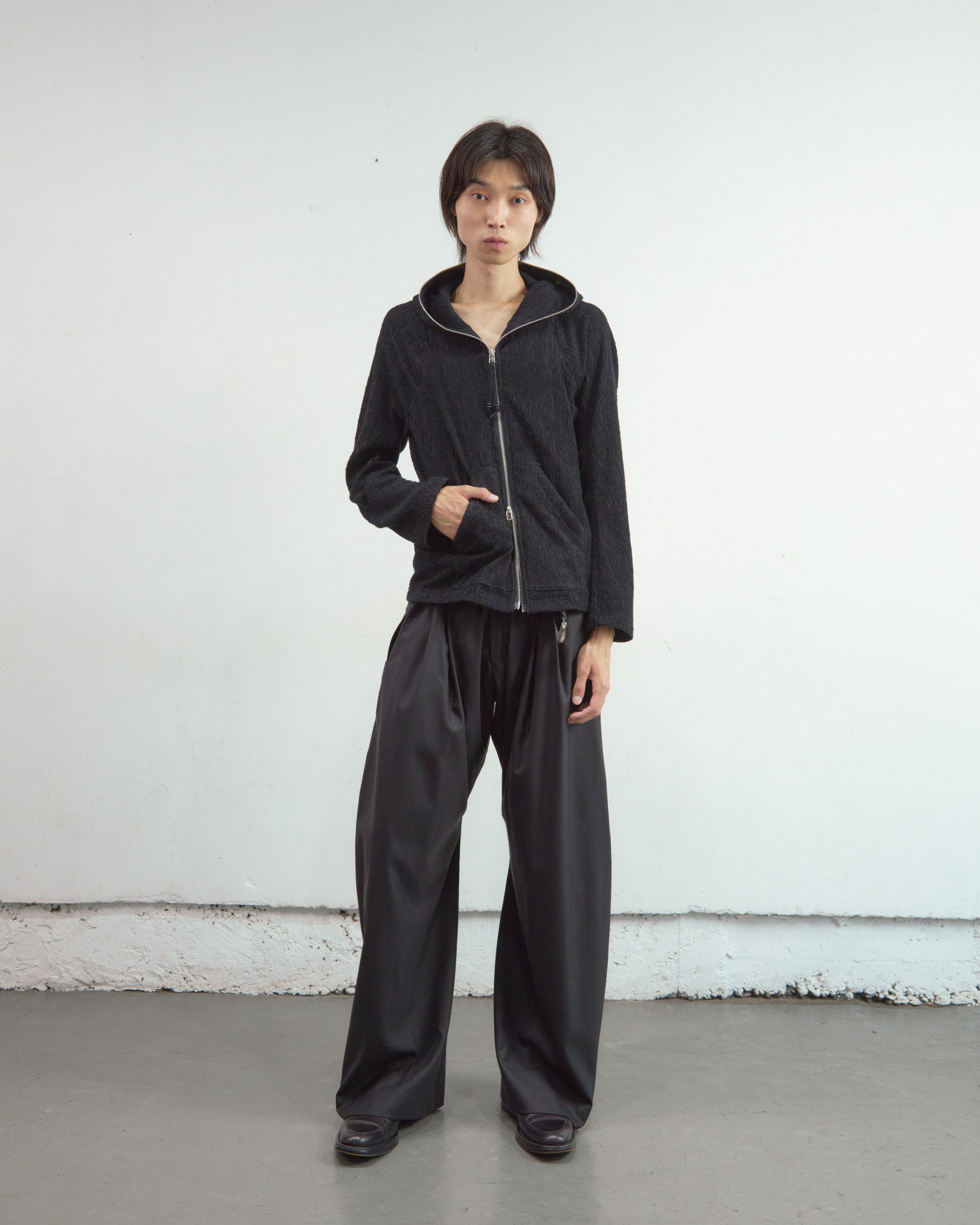 2TUCKED CURVED LEG TROUSERS – NVRFRGT