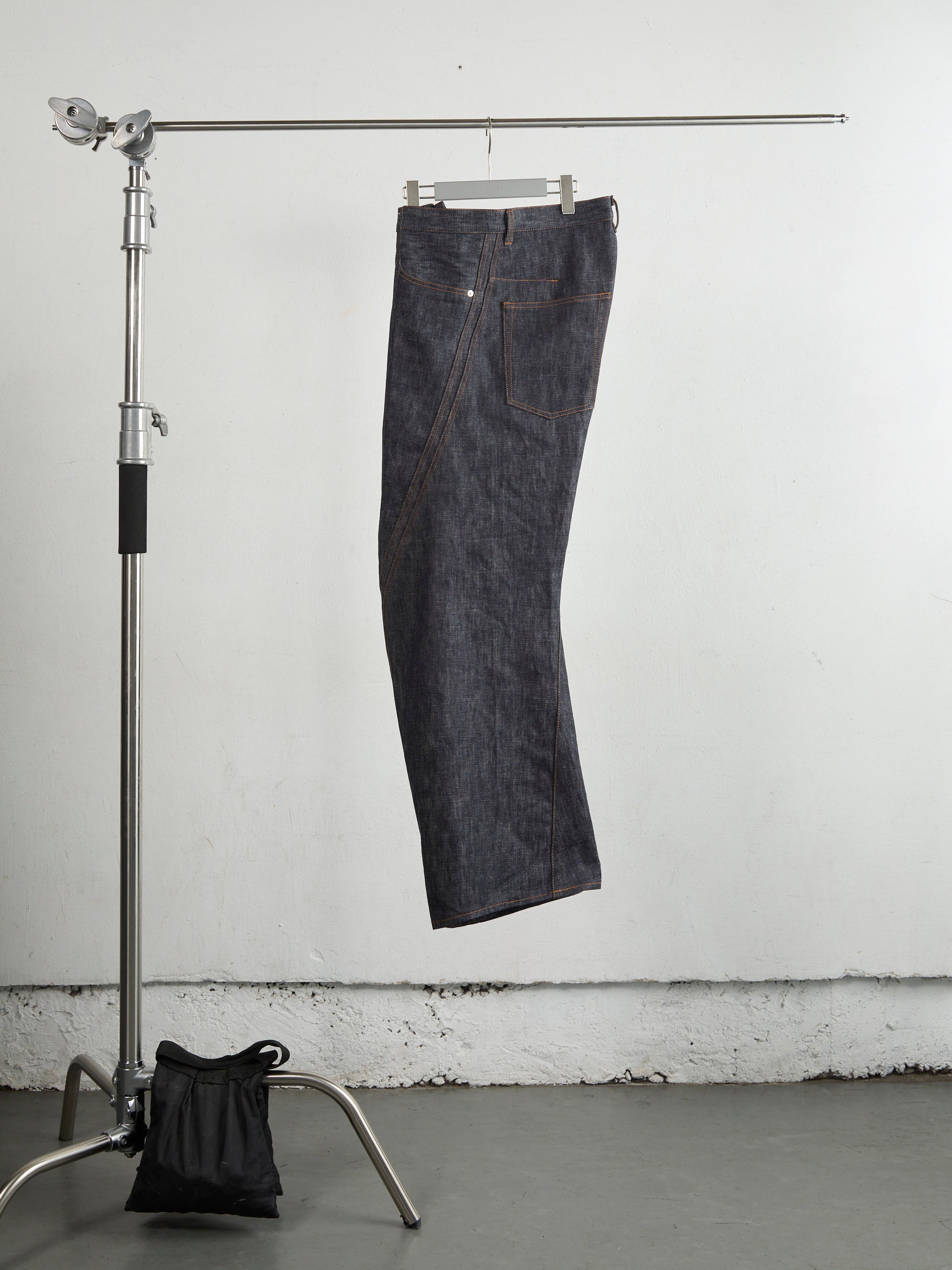 3D TWISTED WIDE LEG JEANS – NVRFRGT