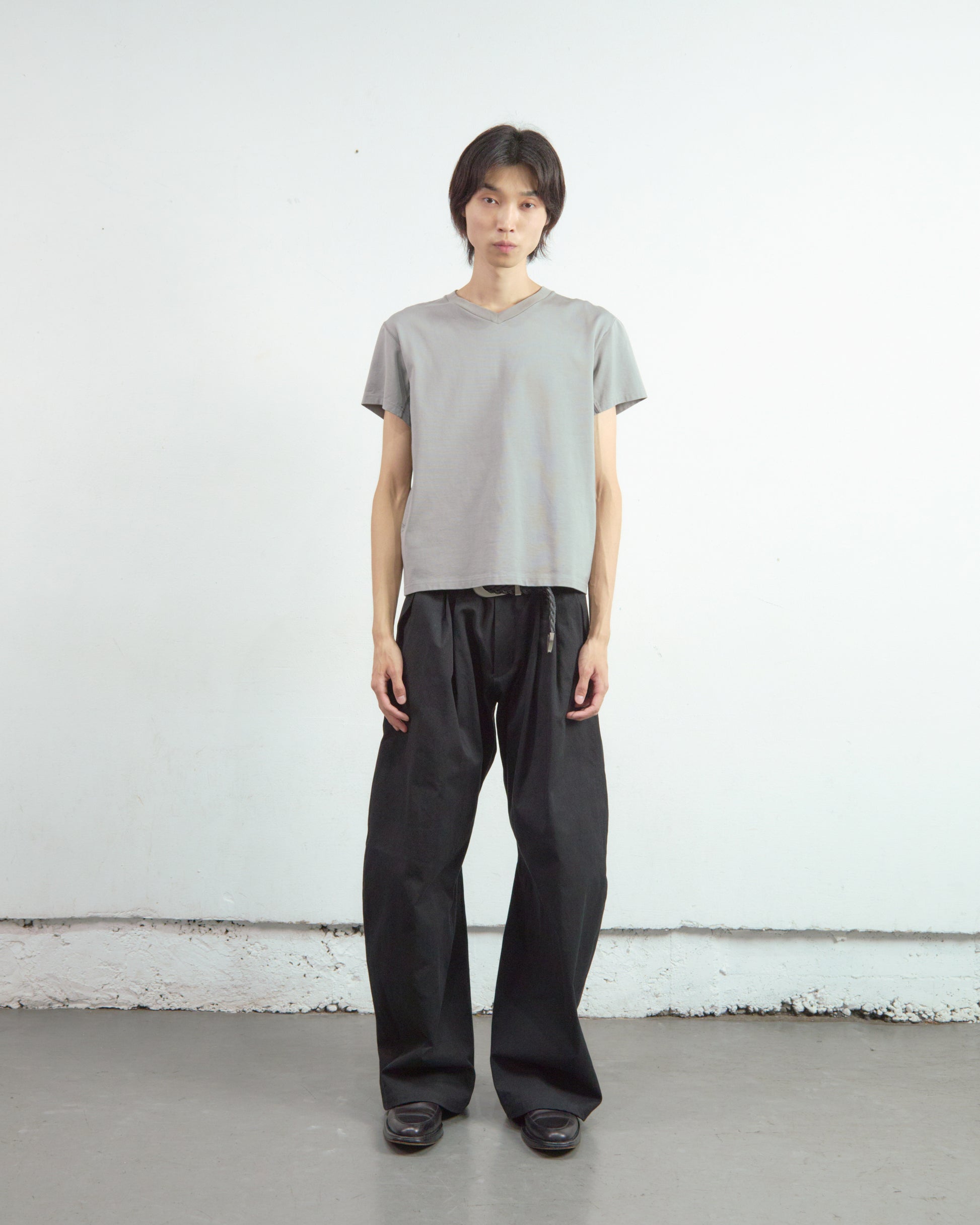 PANELLED V-NECK HALF SLEEVE T-SHIRT