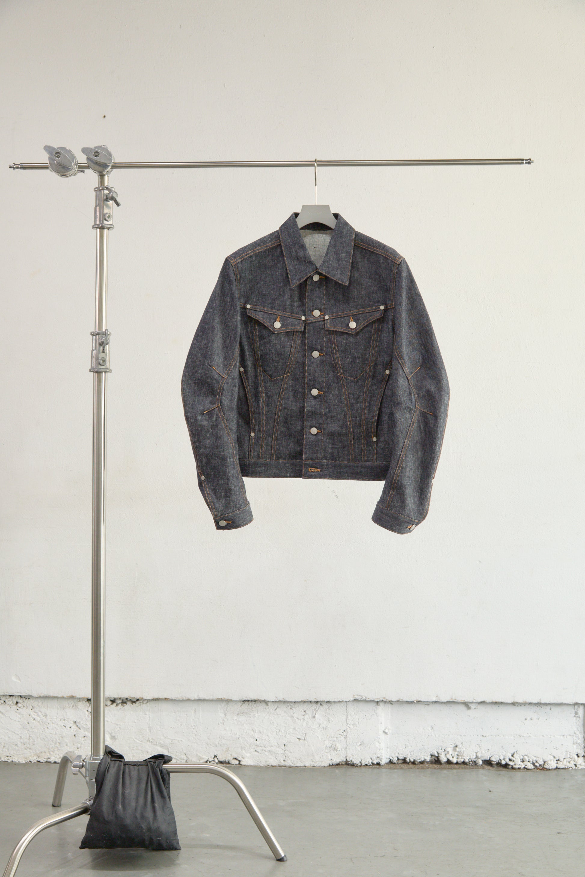 DENIM TRUCKER JACKET