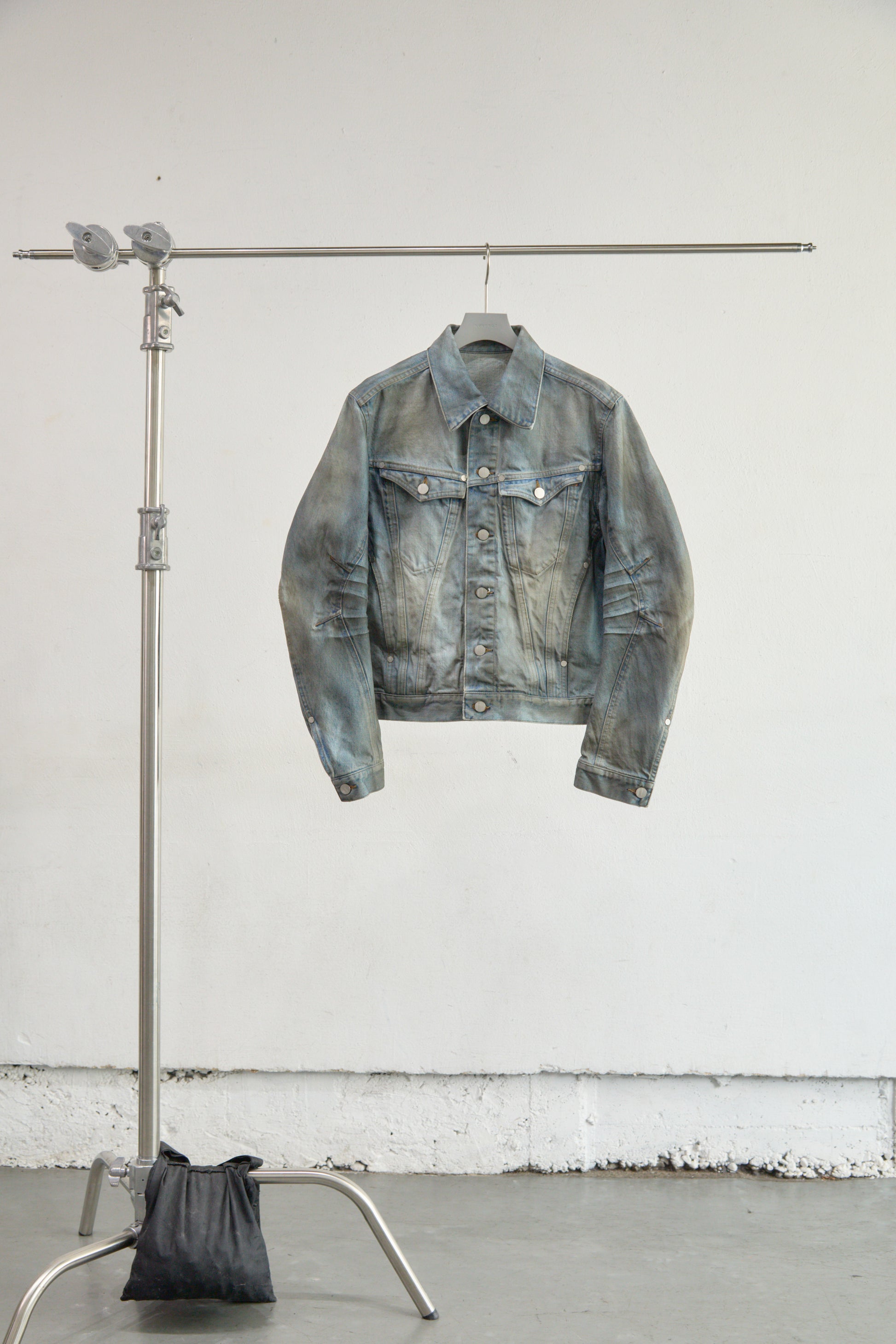 DENIM TRUCKER JACKET