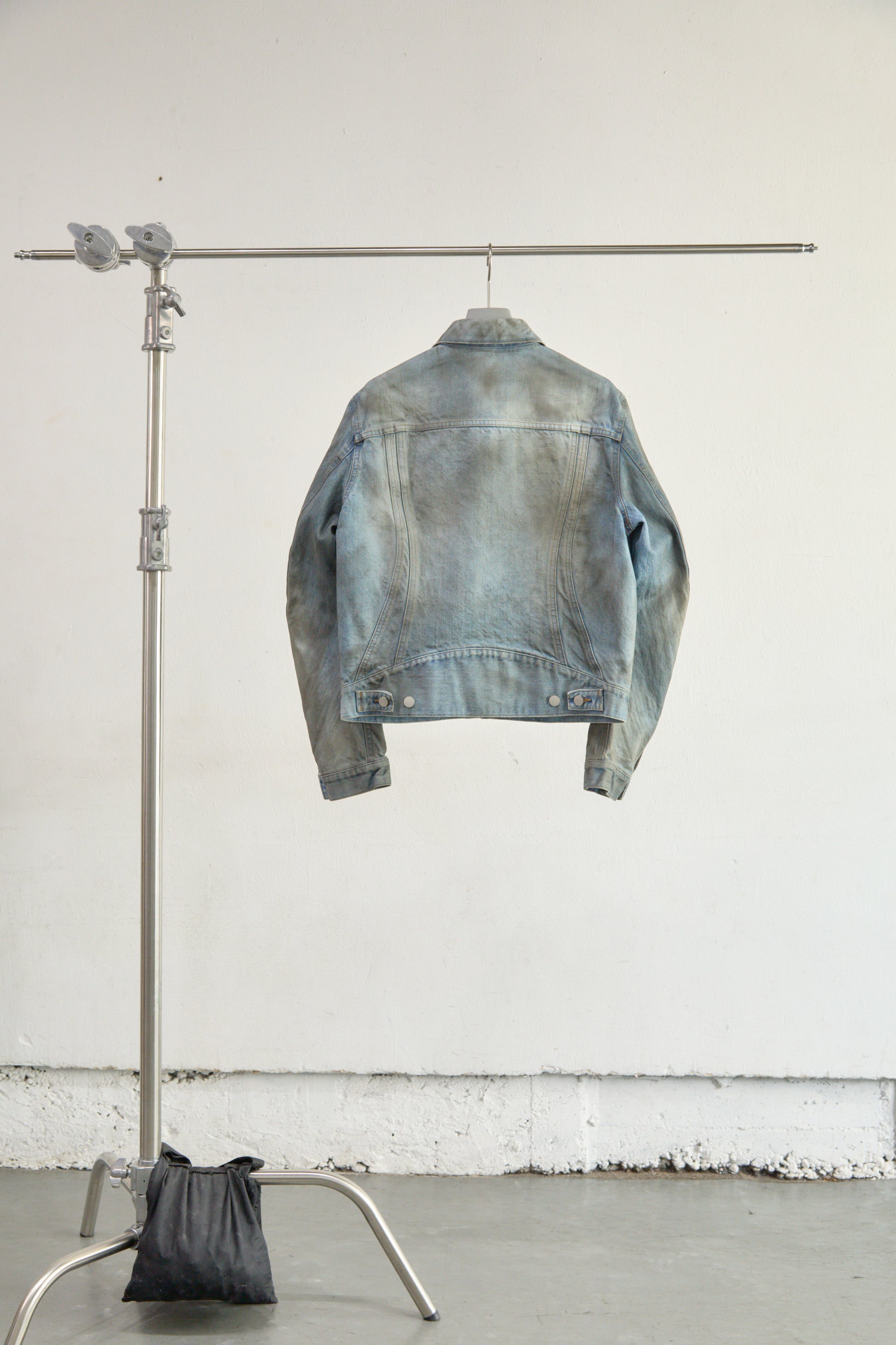 DENIM TRUCKER JACKET