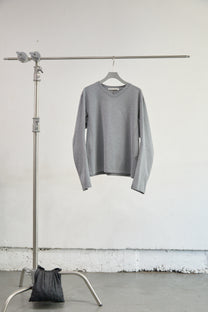 PANELLED V-NECK LONG SLEEVE T-SHIRT