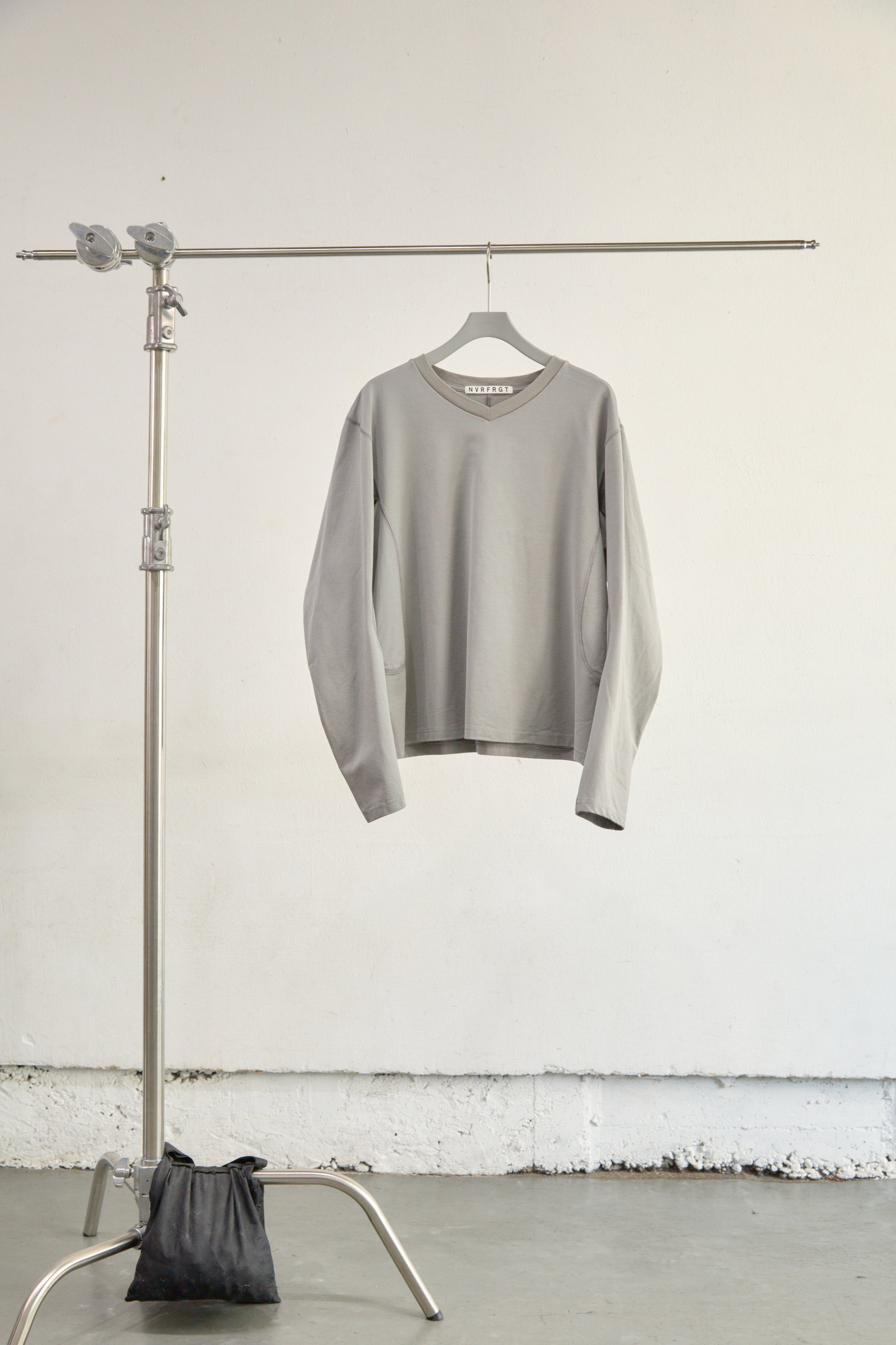 PANELLED V-NECK LONG SLEEVE T-SHIRT