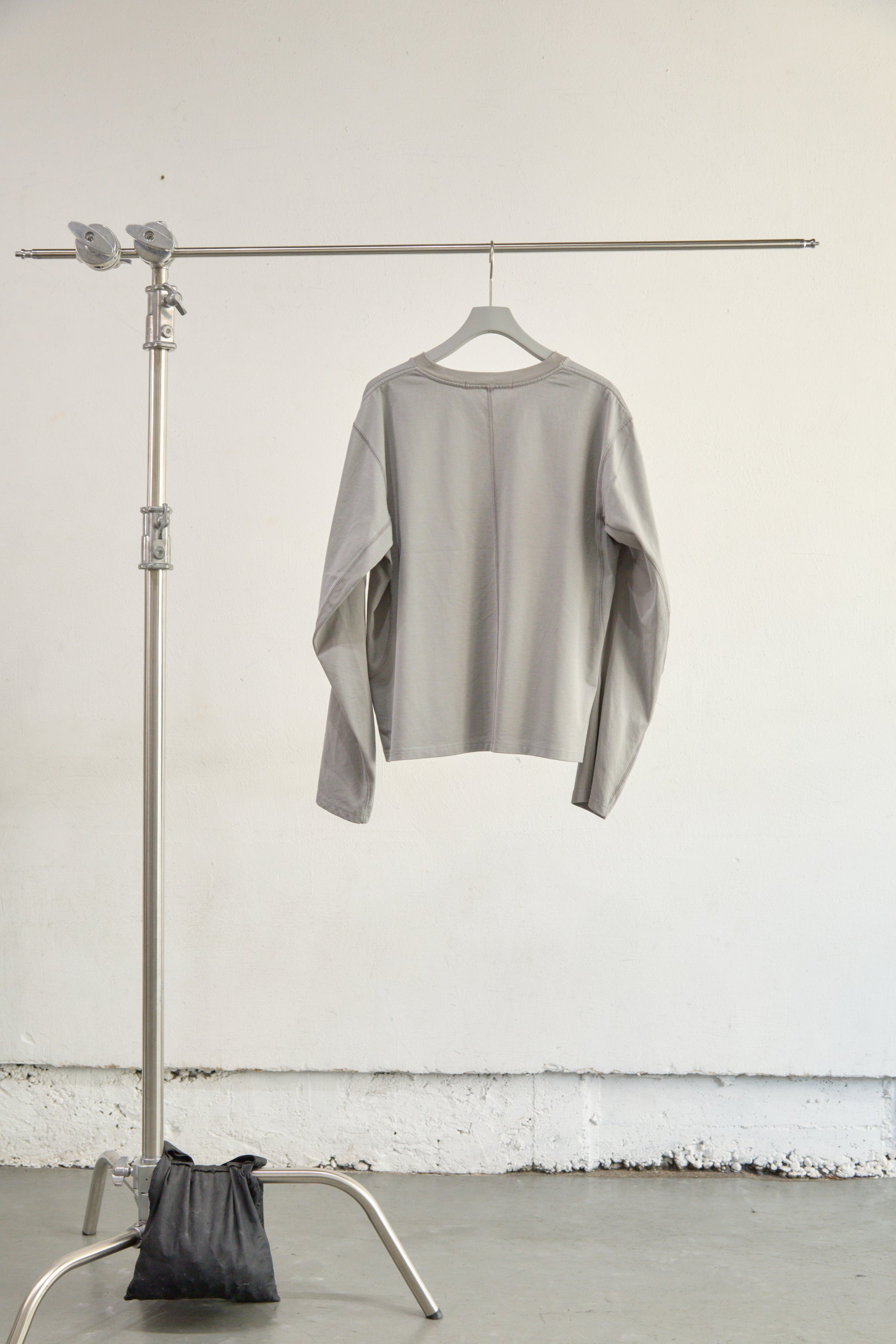 PANELLED V-NECK LONG SLEEVE T-SHIRT