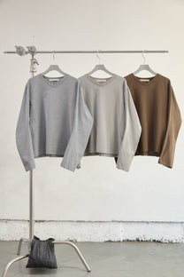 PANELLED V-NECK LONG SLEEVE T-SHIRT