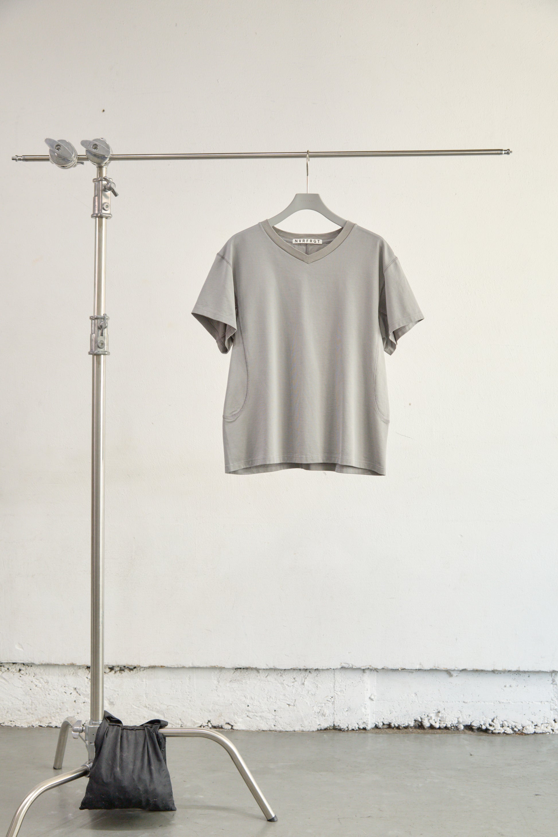 PANELLED V-NECK HALF SLEEVE T-SHIRT