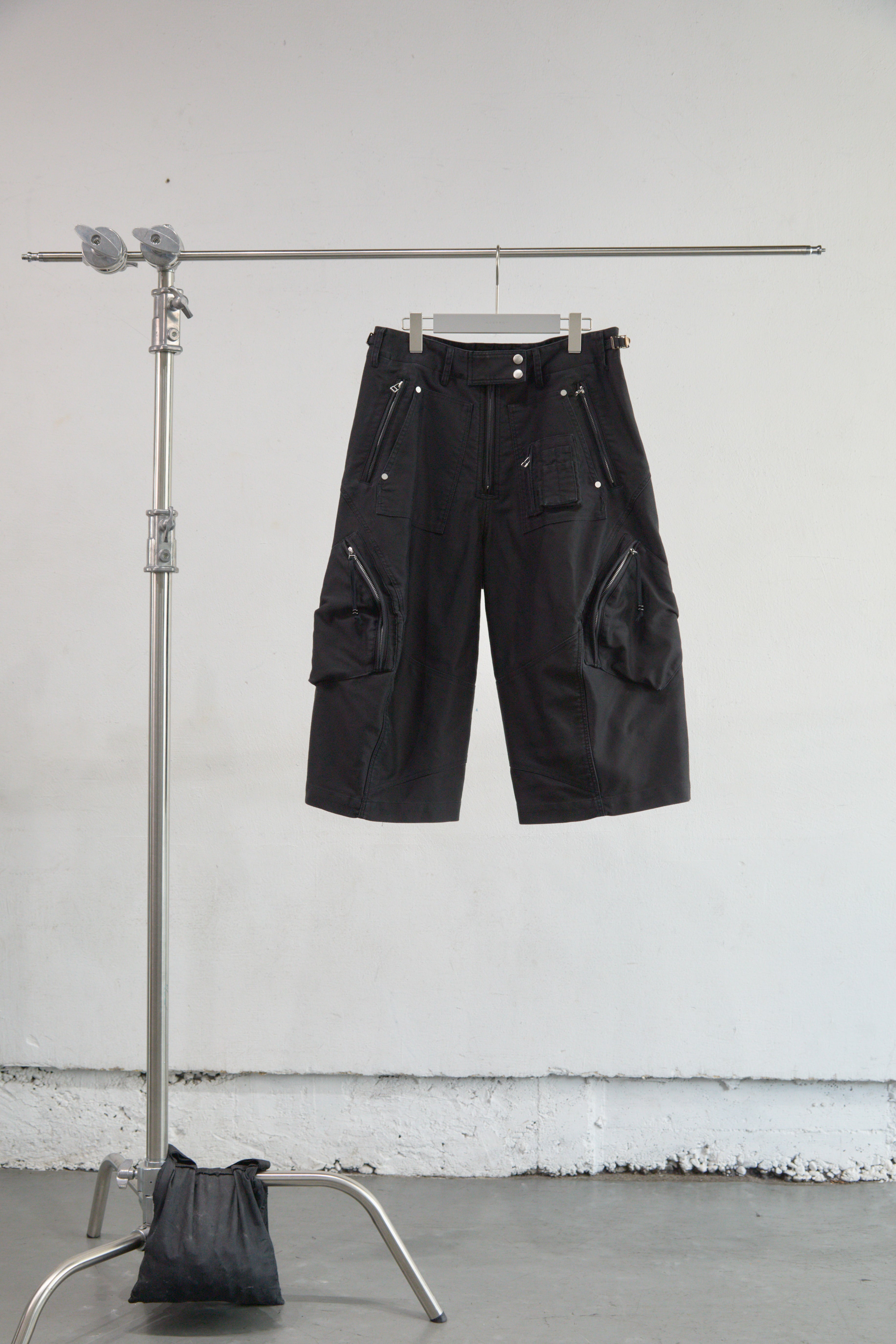 3D TWISTED PARACHUTE CARGO SHORTS – NVRFRGT