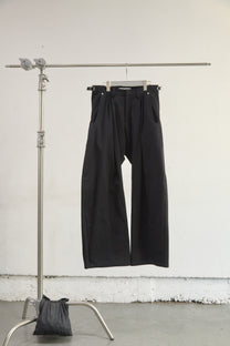 2TUCKED CURVED LEG TROUSERS