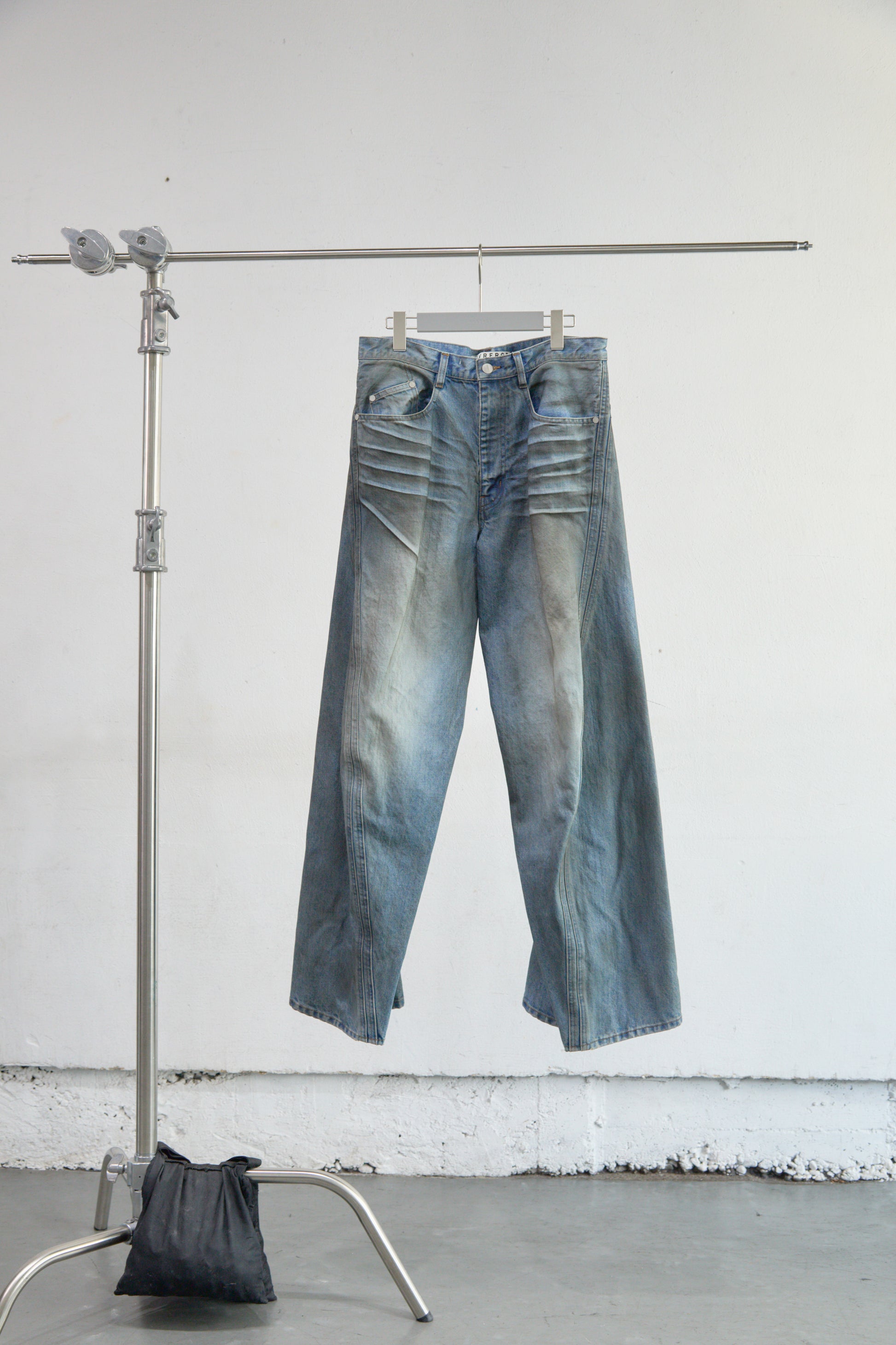 3D TWISTED WIDE LEG JEANS