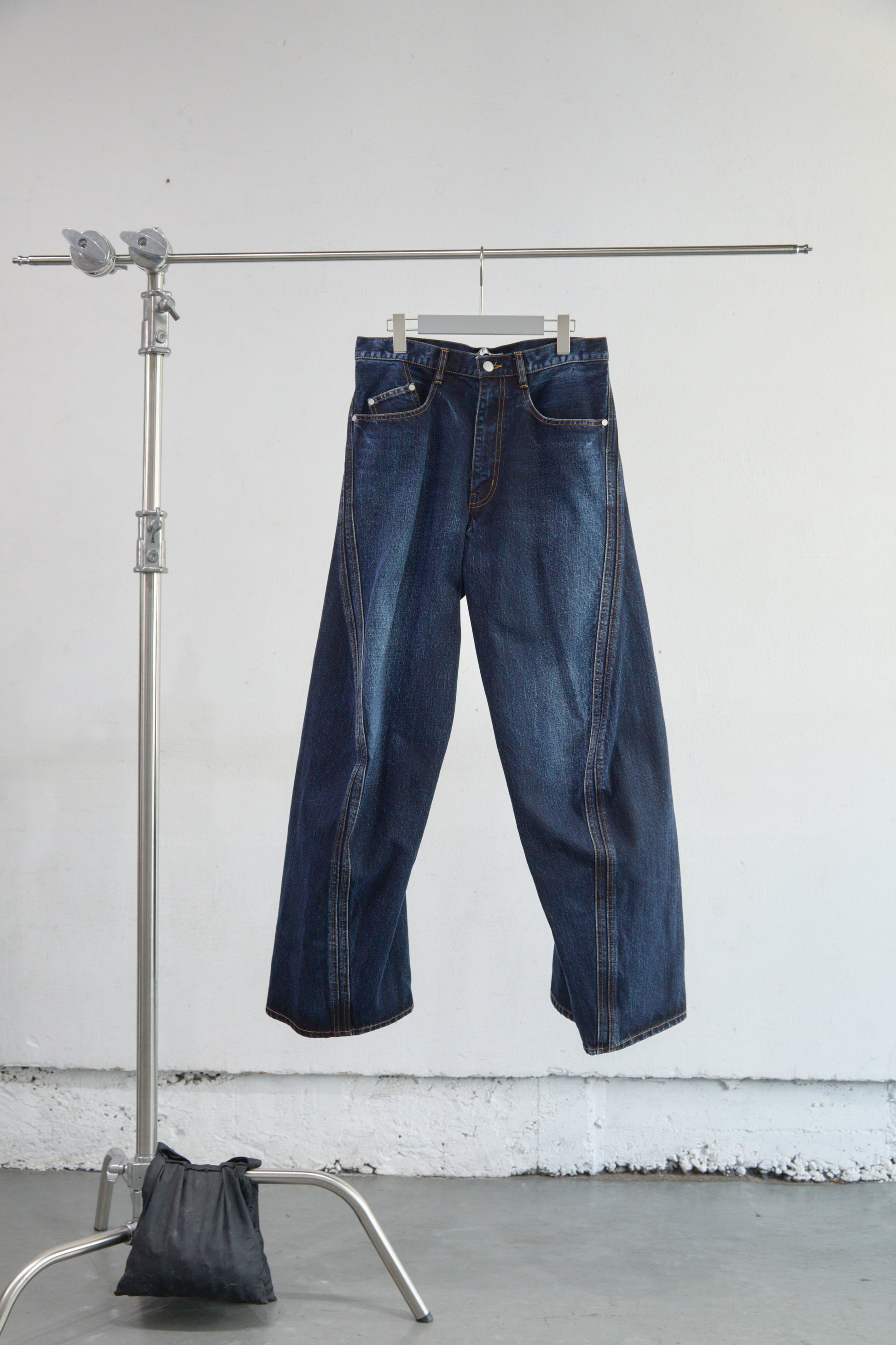 3D TWISTED WIDE LEG JEANS