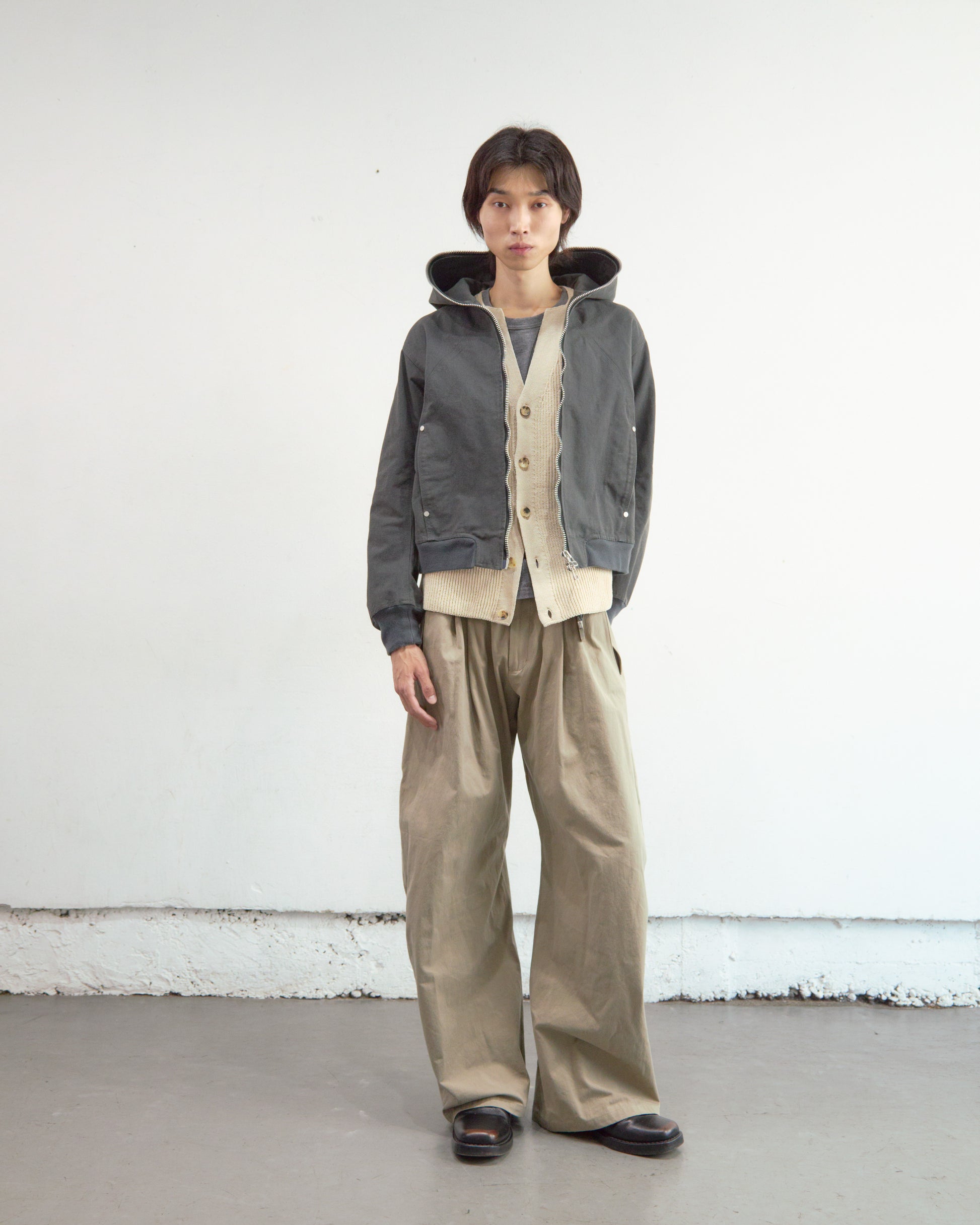 2TUCKED CURVED LEG TROUSERS