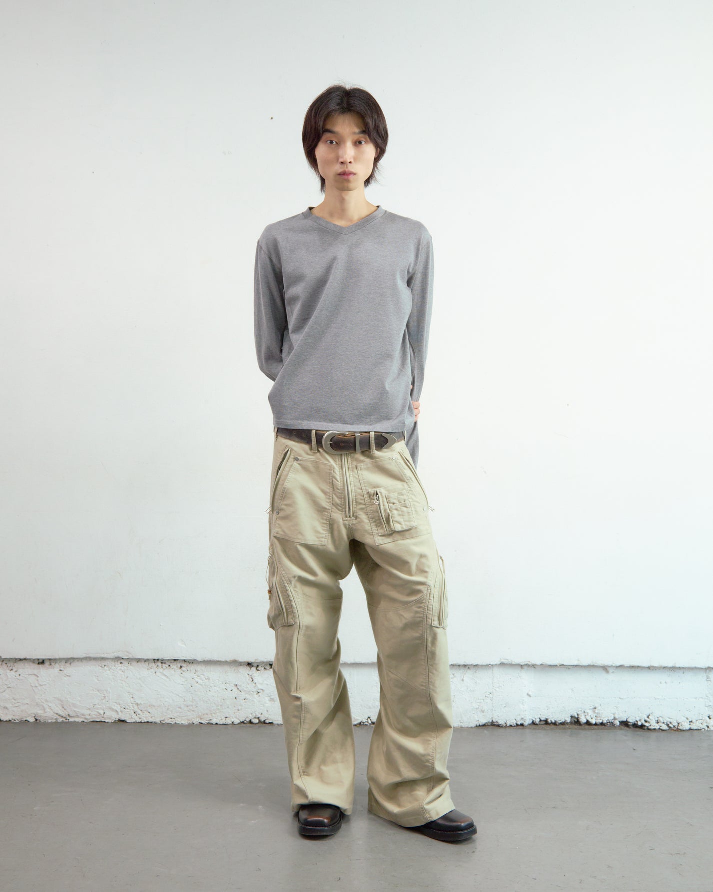 PANELLED V-NECK LONG SLEEVE T-SHIRT