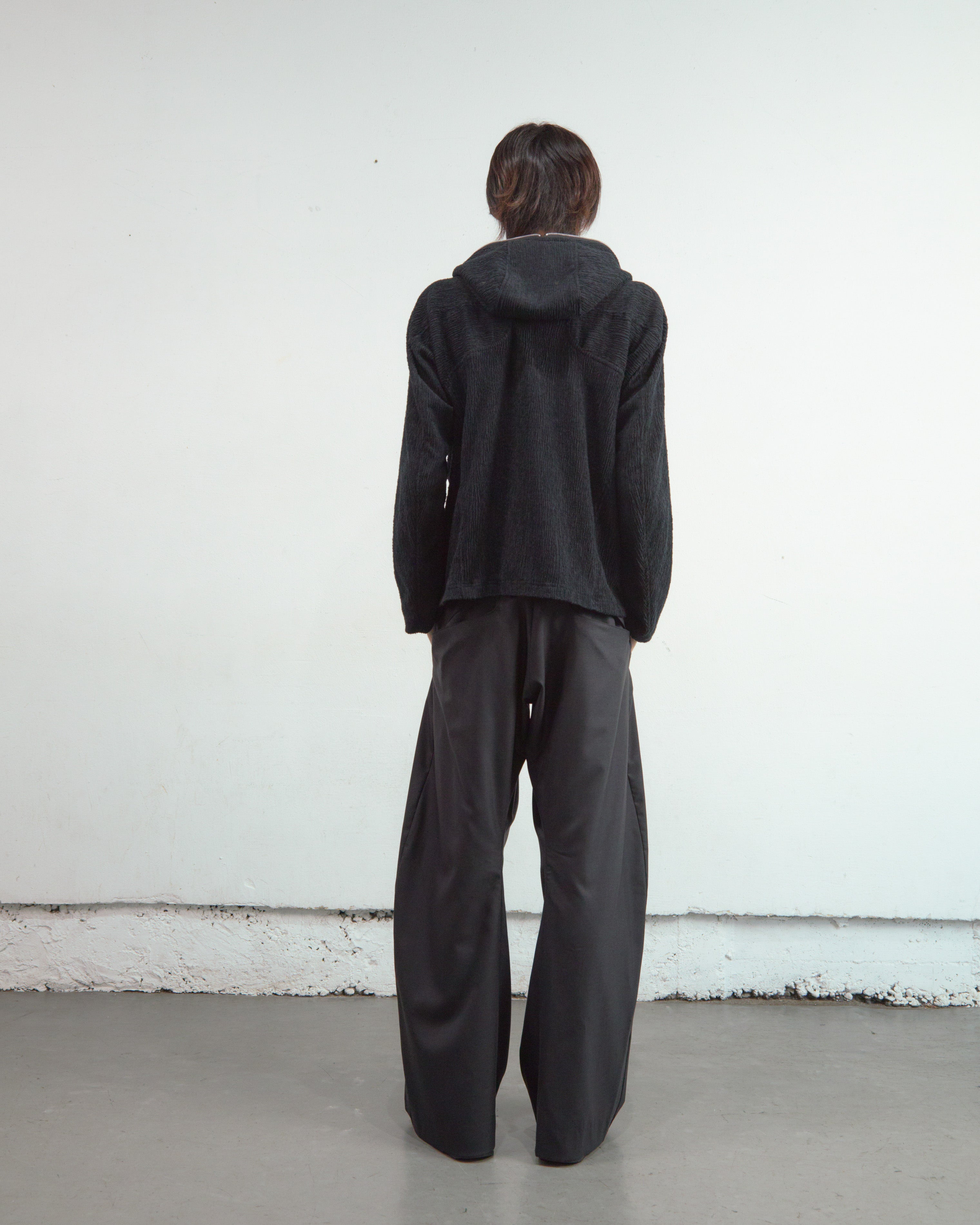 2TUCKED CURVED LEG TROUSERS – NVRFRGT
