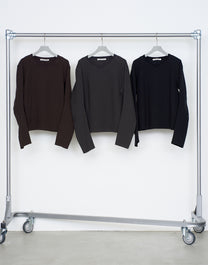 PANELED LONG SLEEVE V-NECK T-SHIRT