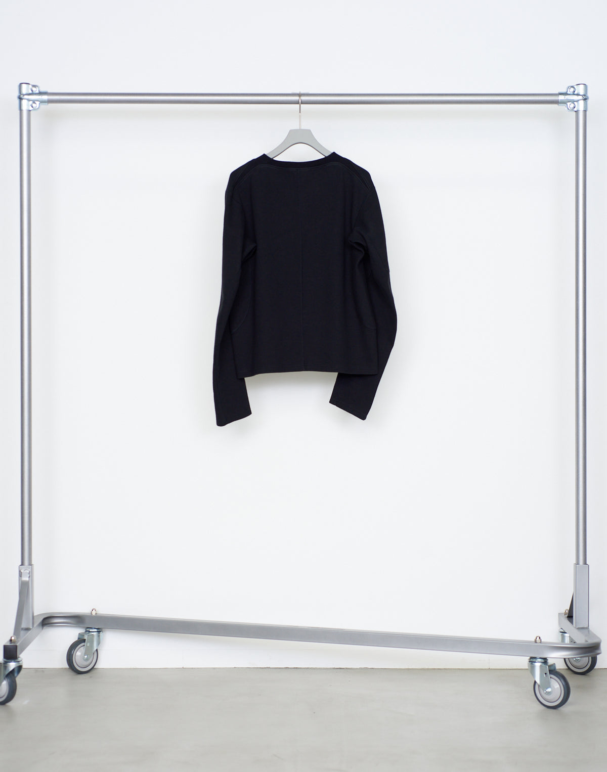 PANELED LONG SLEEVE V-NECK T-SHIRT