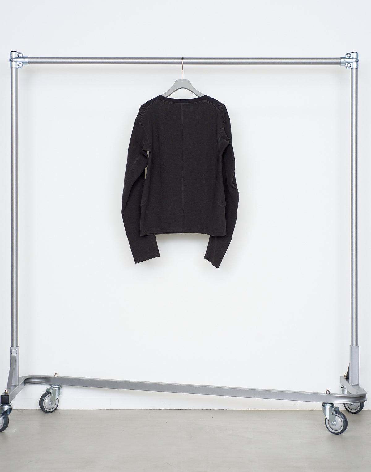 PANELED LONG SLEEVE V-NECK T-SHIRT