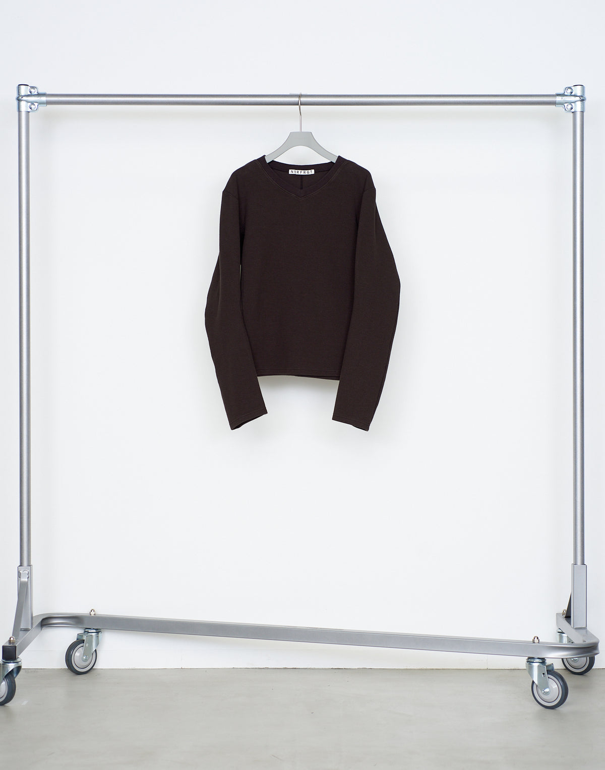 PANELED LONG SLEEVE V-NECK T-SHIRT