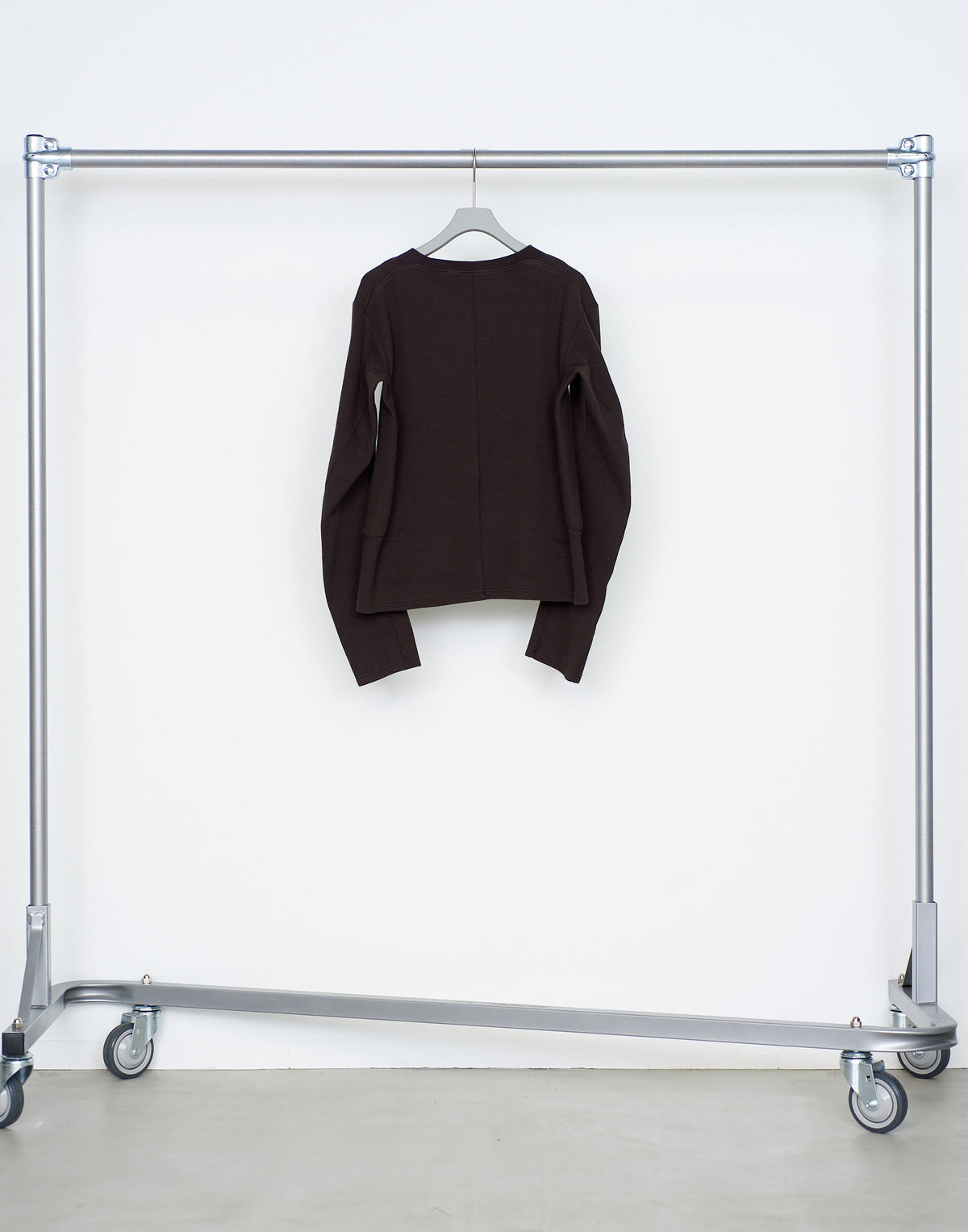 PANELED LONG SLEEVE V-NECK T-SHIRT
