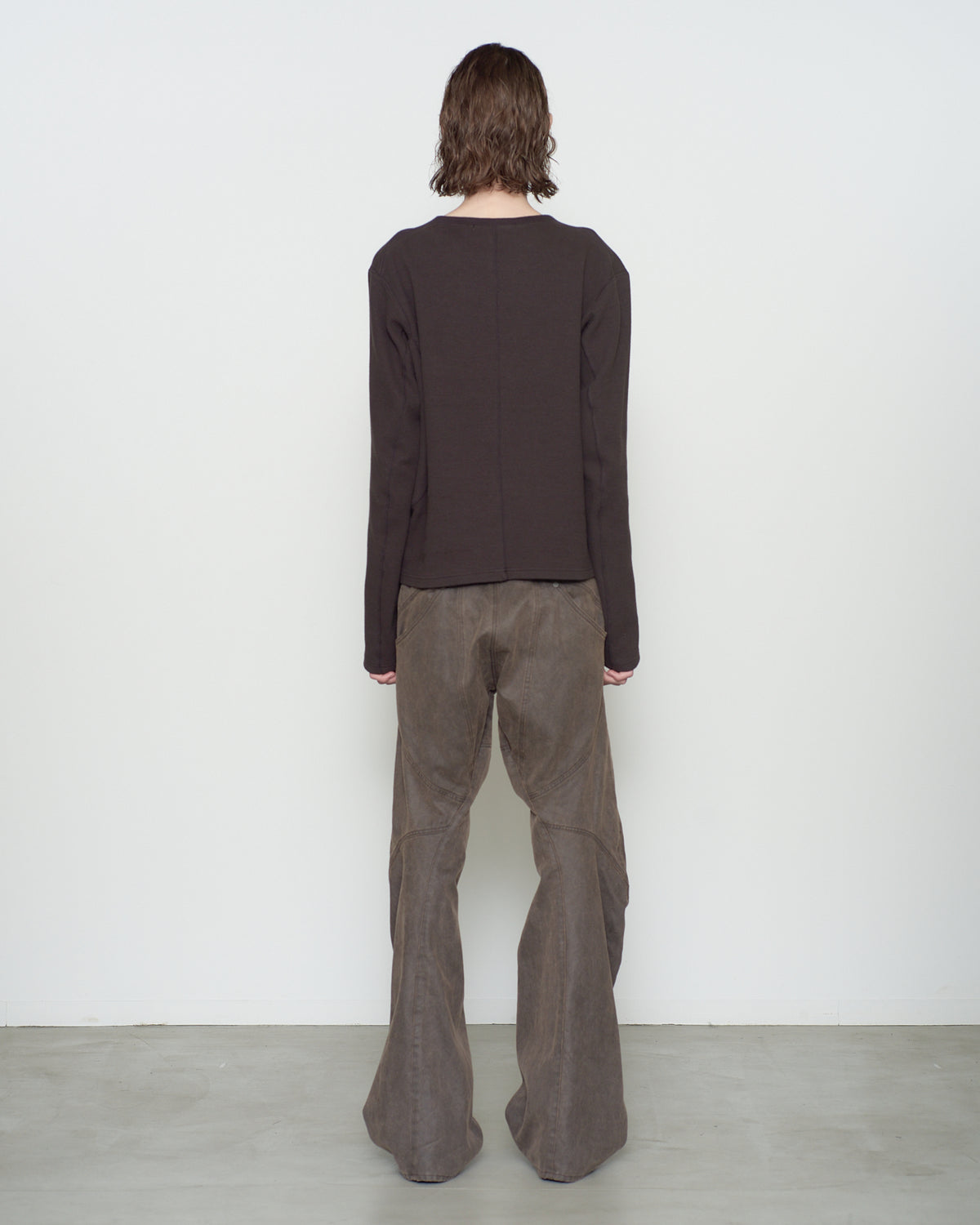PANELED LONG SLEEVE V-NECK T-SHIRT