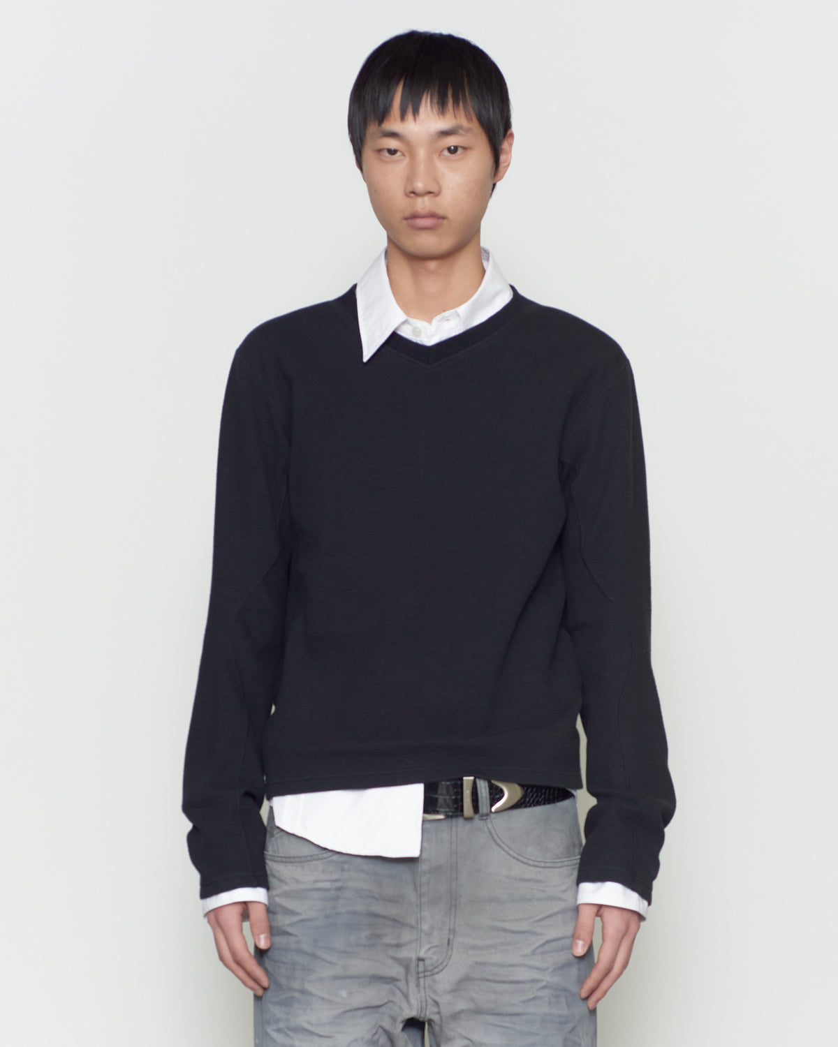 PANELED LONG SLEEVE V-NECK T-SHIRT