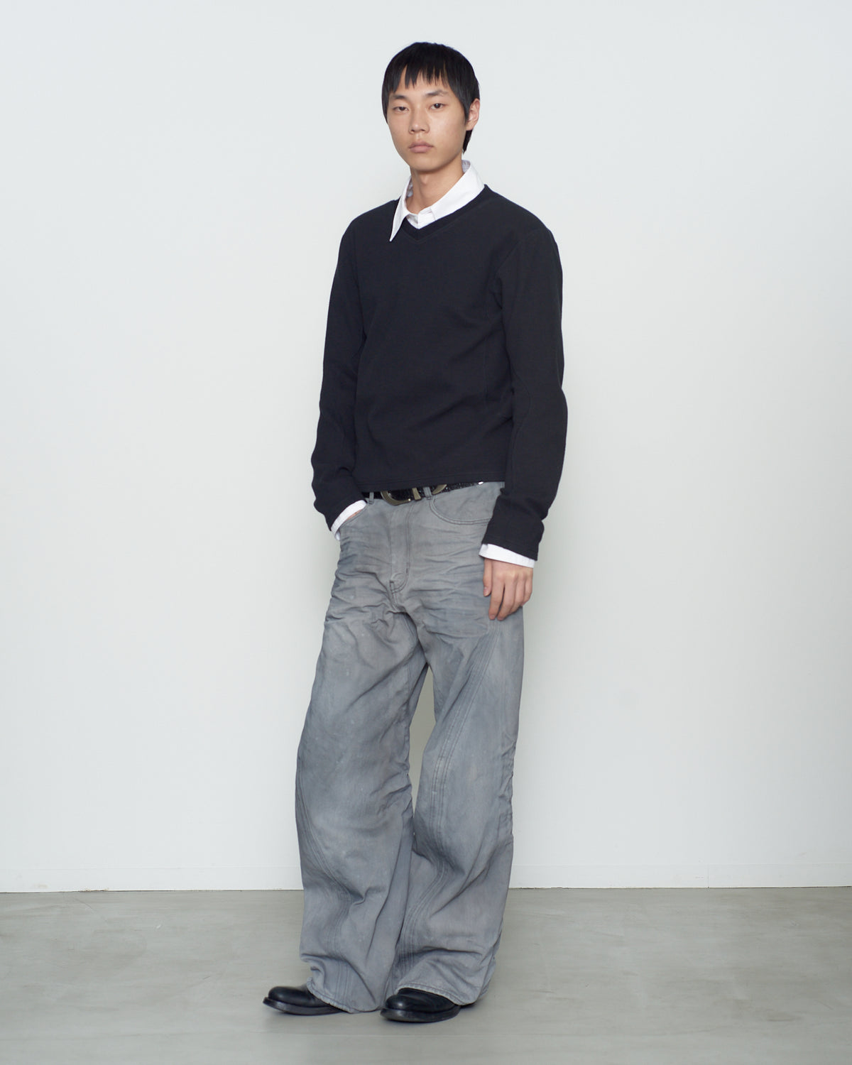 PANELED LONG SLEEVE V-NECK T-SHIRT