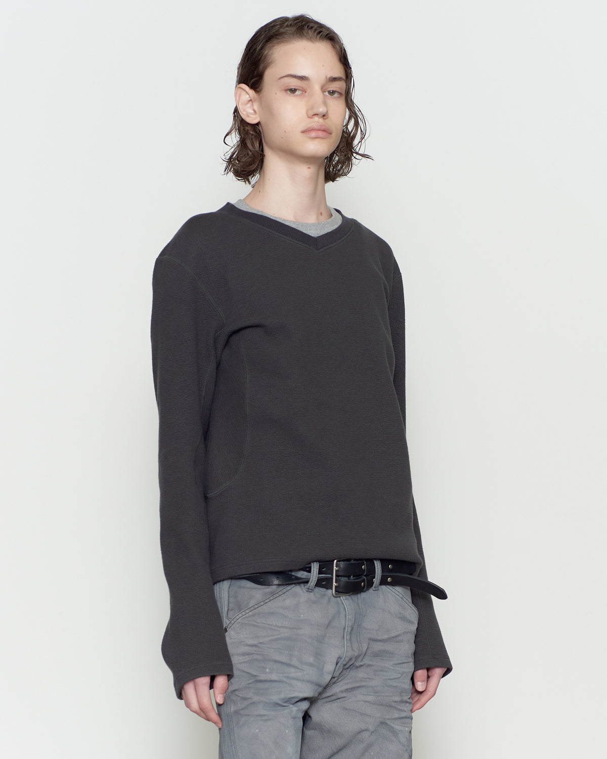 PANELED LONG SLEEVE V-NECK T-SHIRT