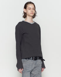 PANELED LONG SLEEVE V-NECK T-SHIRT