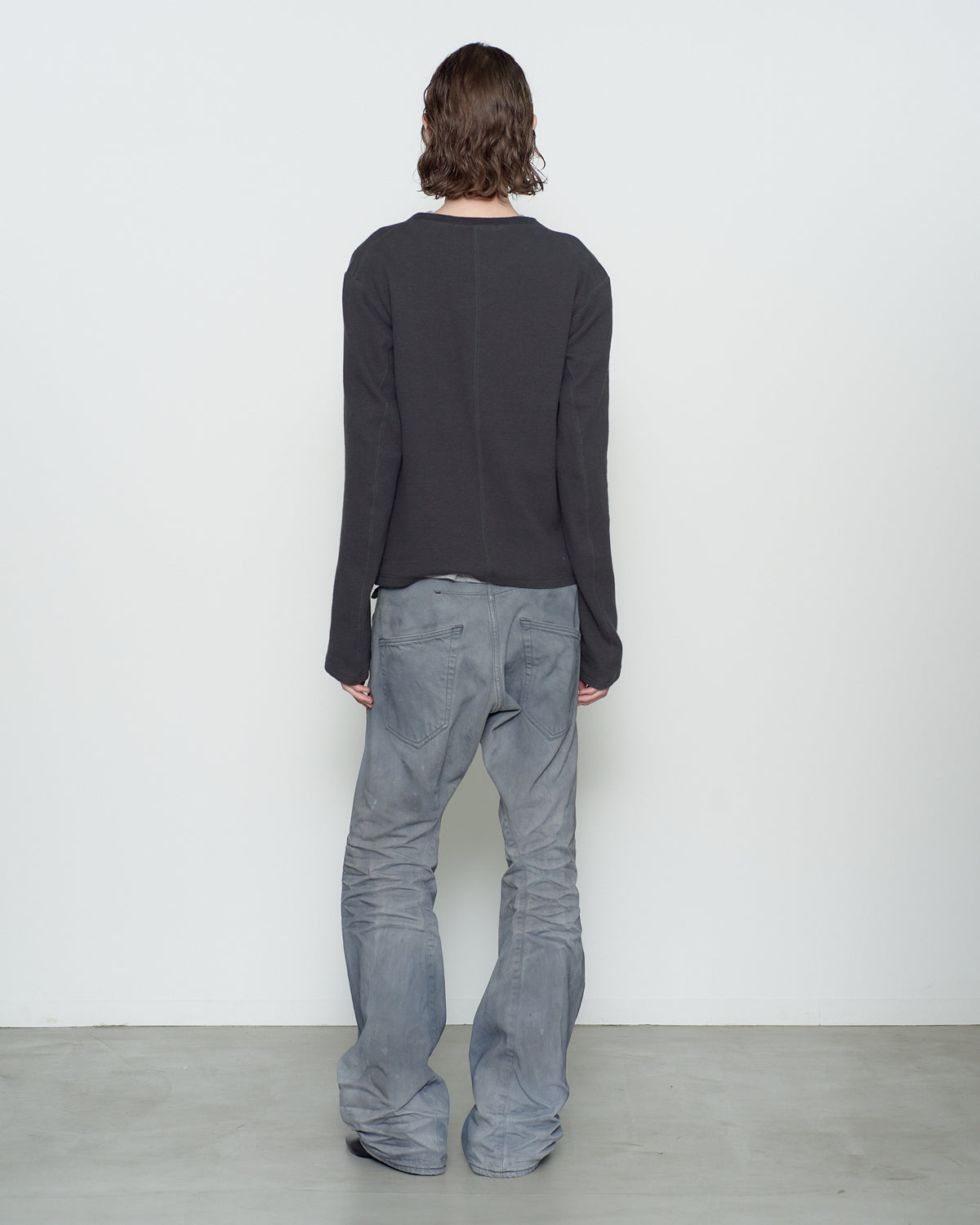 PANELED LONG SLEEVE V-NECK T-SHIRT