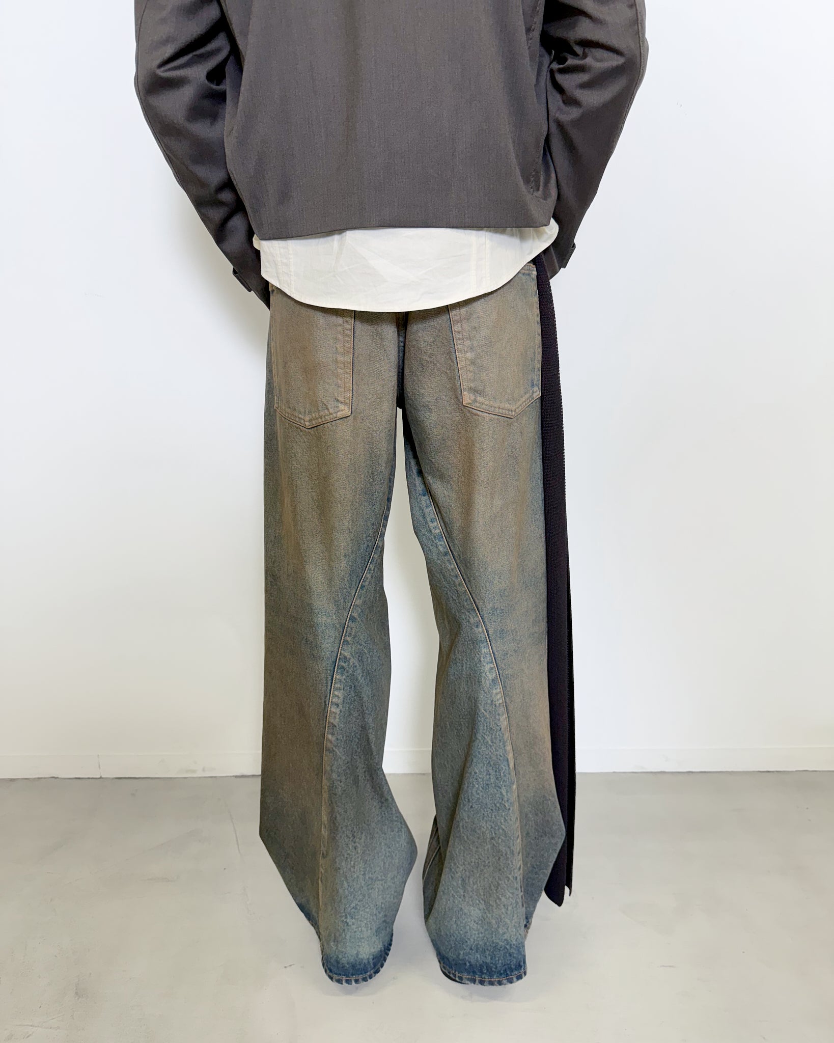 3D TWISTED WIDE LEG JEANS